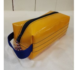 Trousse de toilette cirée jaune